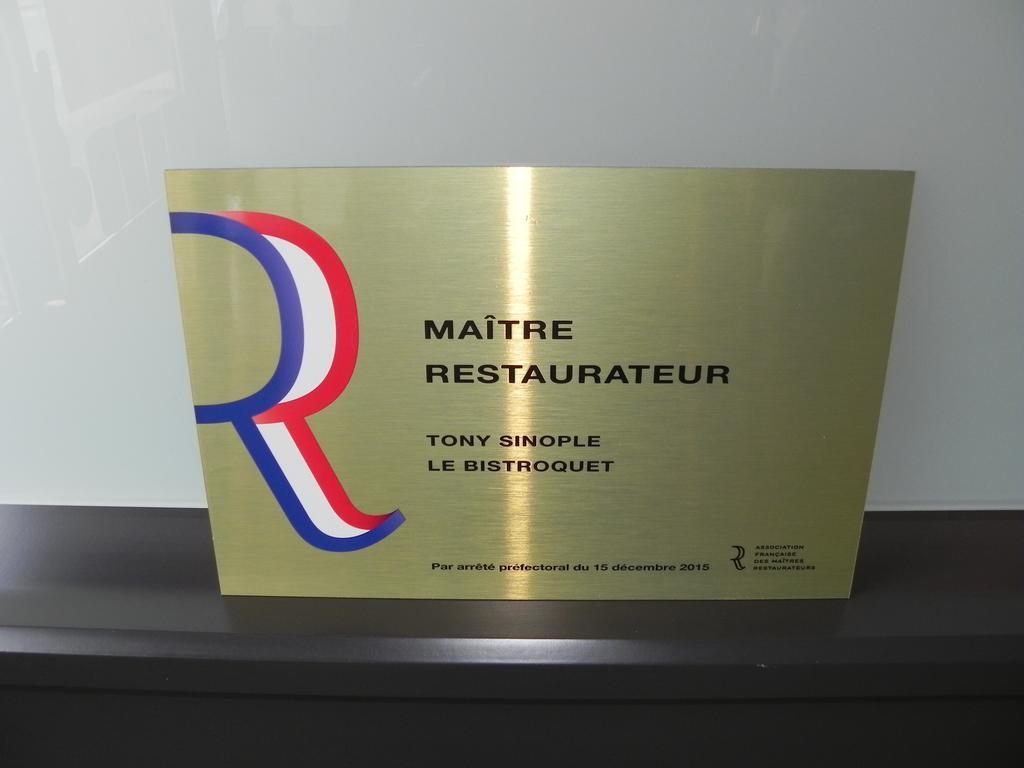 Hotel Le Bistroquet Lusignan Esterno foto