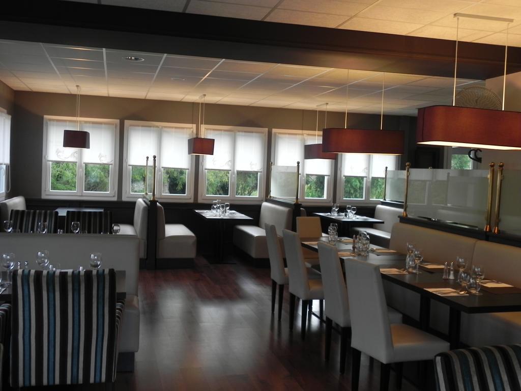 Hotel Le Bistroquet Lusignan Esterno foto
