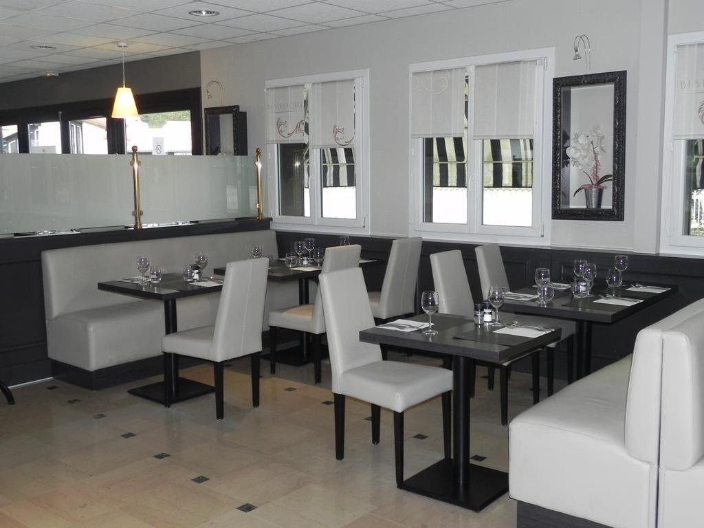 Hotel Le Bistroquet Lusignan Esterno foto
