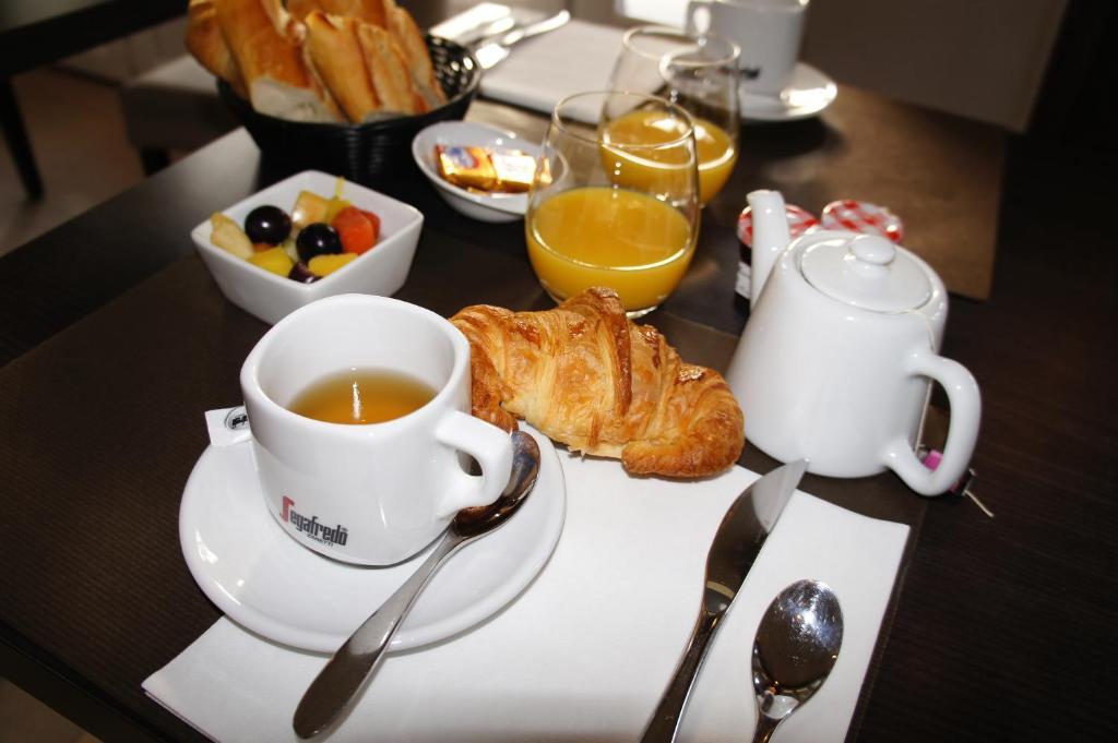 Hotel Le Bistroquet Lusignan Esterno foto