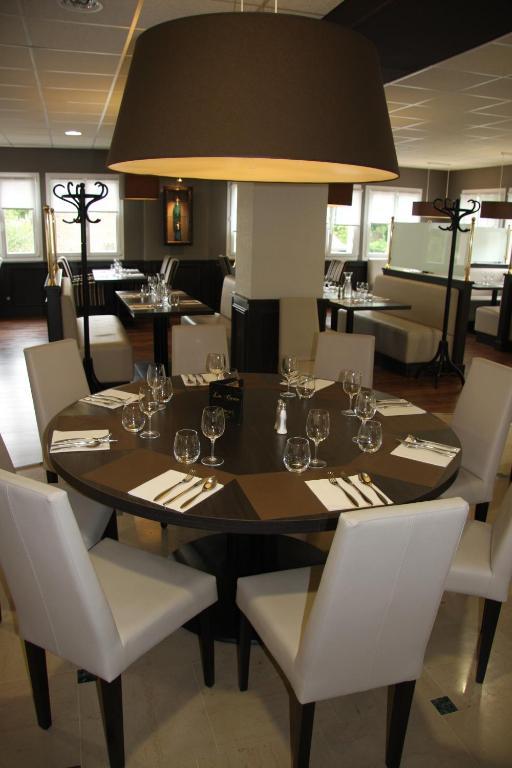Hotel Le Bistroquet Lusignan Esterno foto